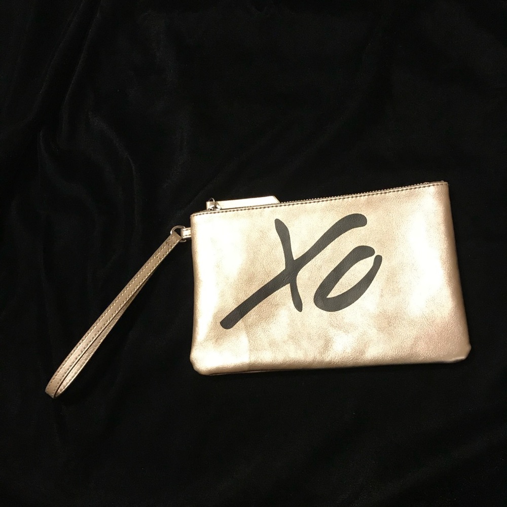❗️SALE❗️XO Wristlet bag
